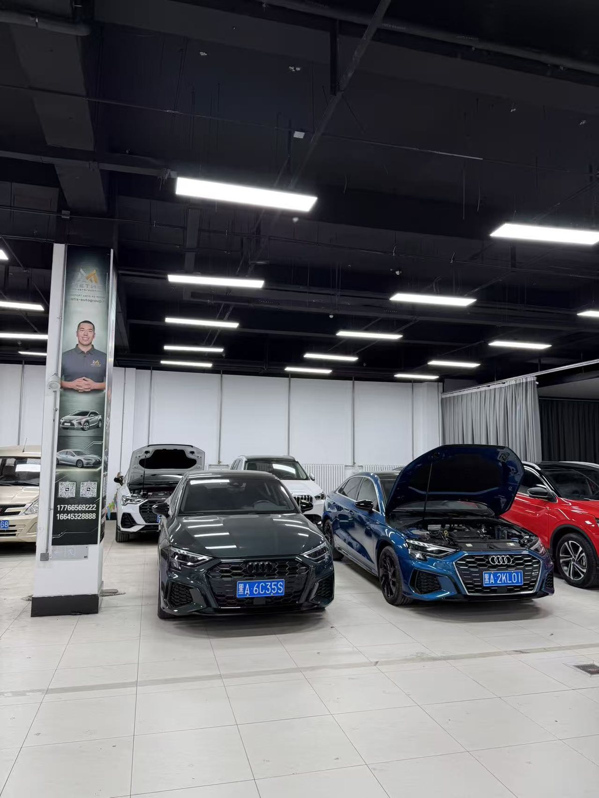 Автомобили Audi в автосалоне в Харбине